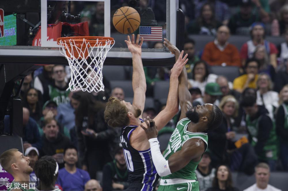 她的表现似 她的表现似