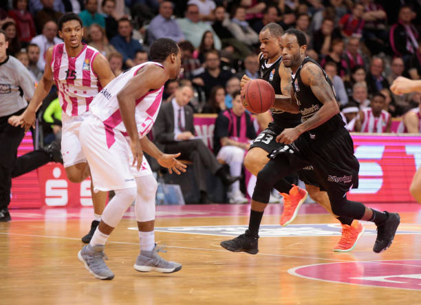 国际足联：2025首届新版世俱杯参赛奖金达10亿美元2025-03-07.